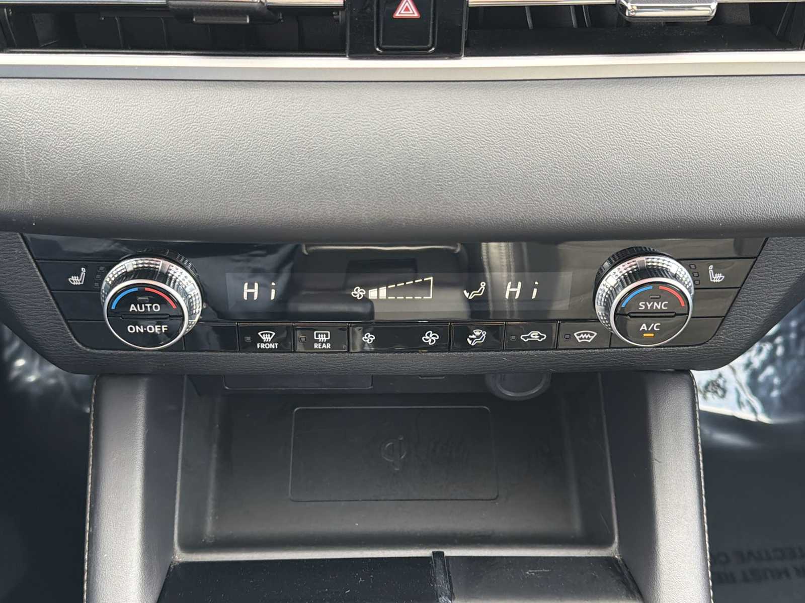 Thumbnail: 2024 Mitsubishi Outlander - 17