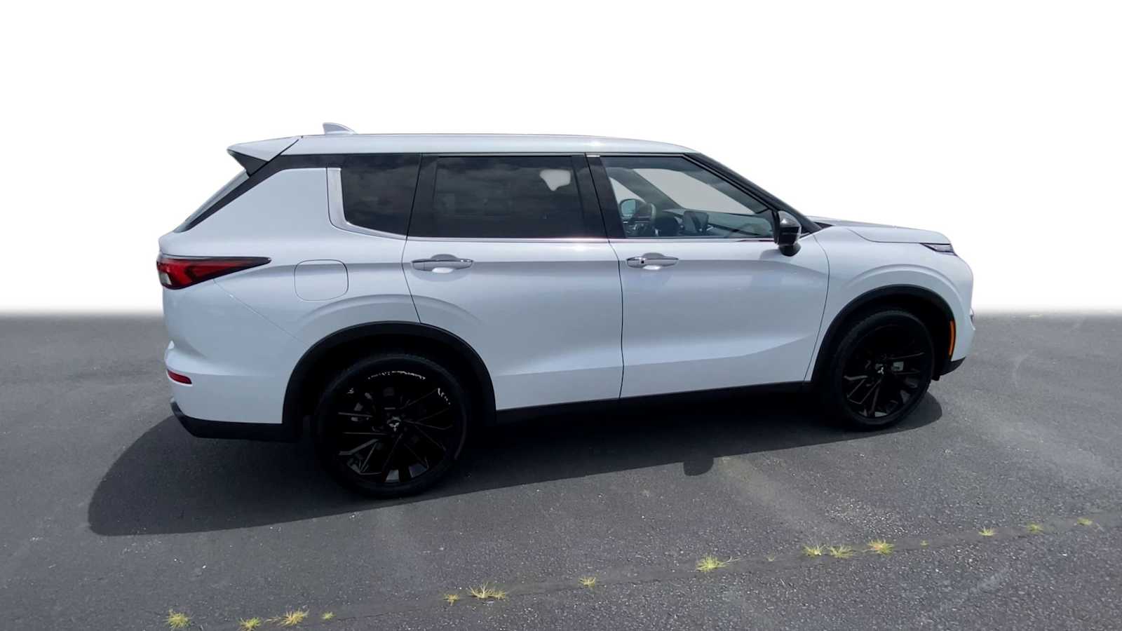 2023 Mitsubishi Outlander Black Edition 9