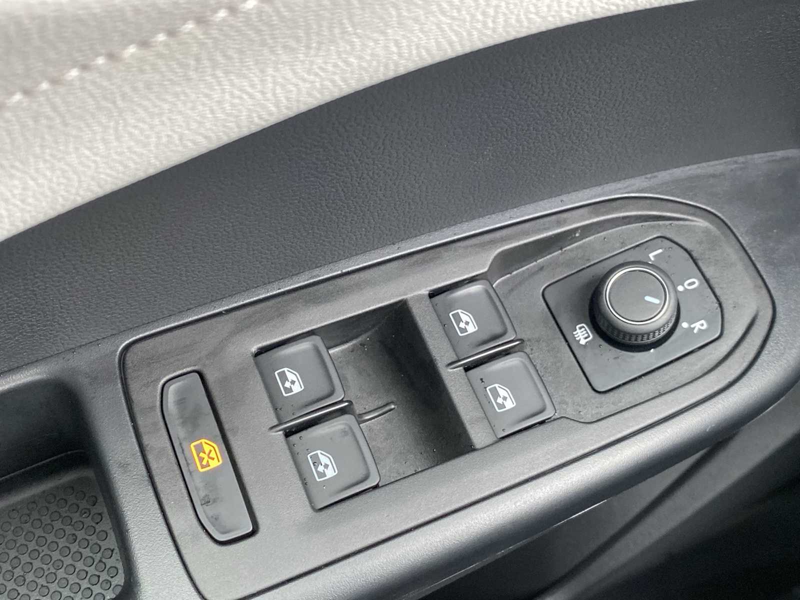 Thumbnail: 2025 Volkswagen Taos - 15