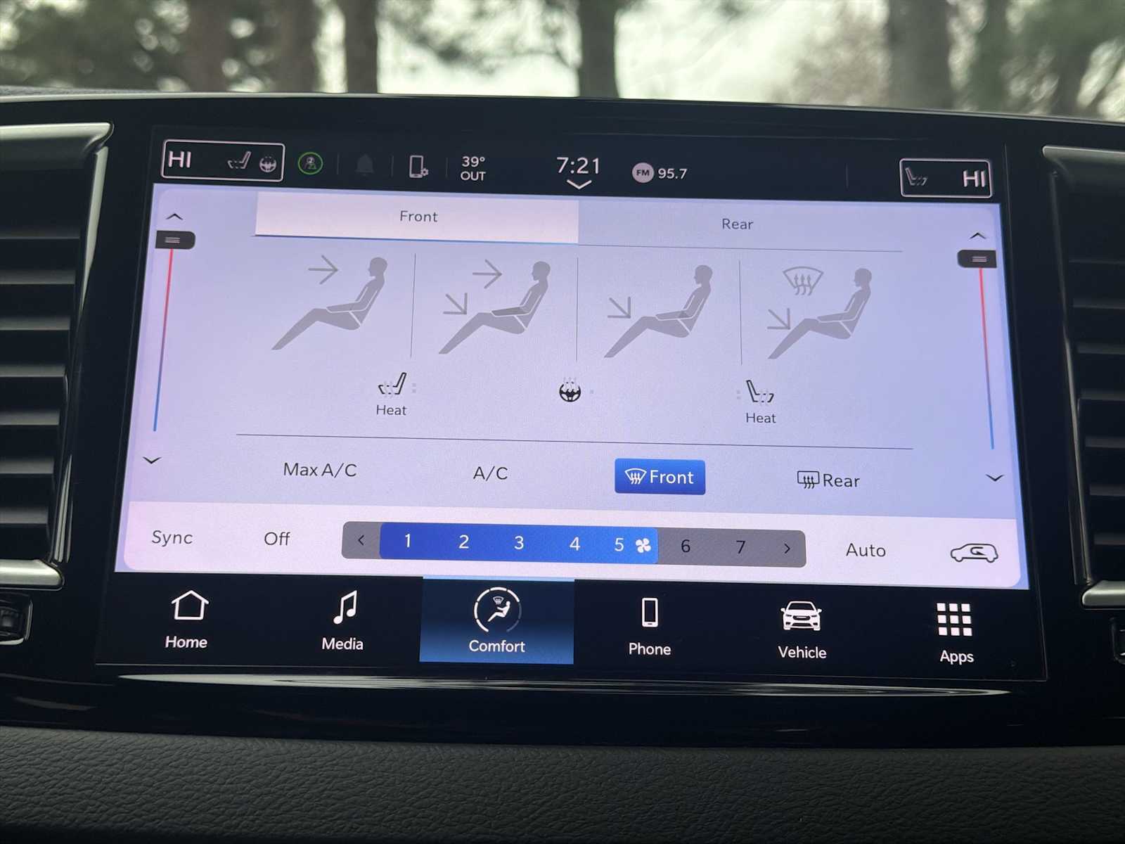 Thumbnail: 2023 Chrysler Pacifica - 16