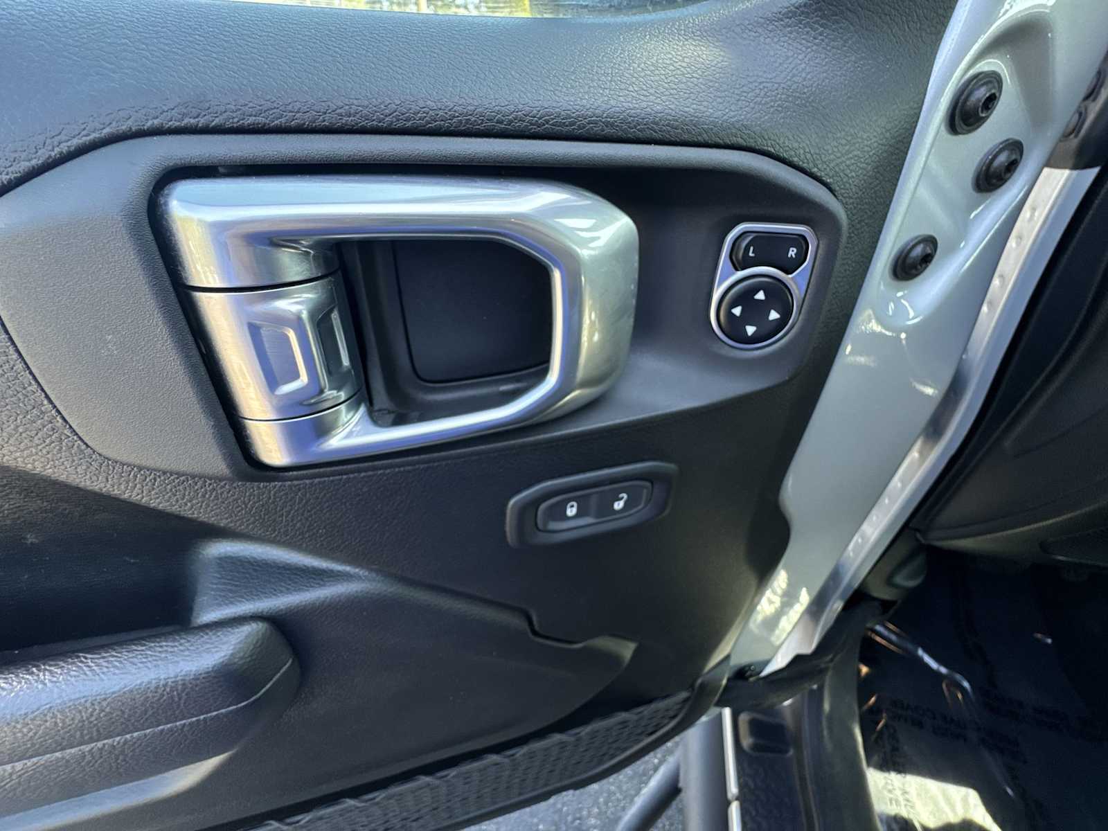 Thumbnail: 2024 Jeep Wrangler - 15