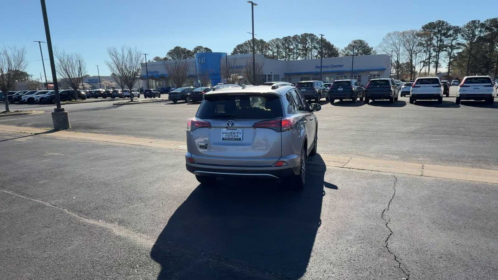 Thumbnail: 2018 Toyota RAV4 - 8