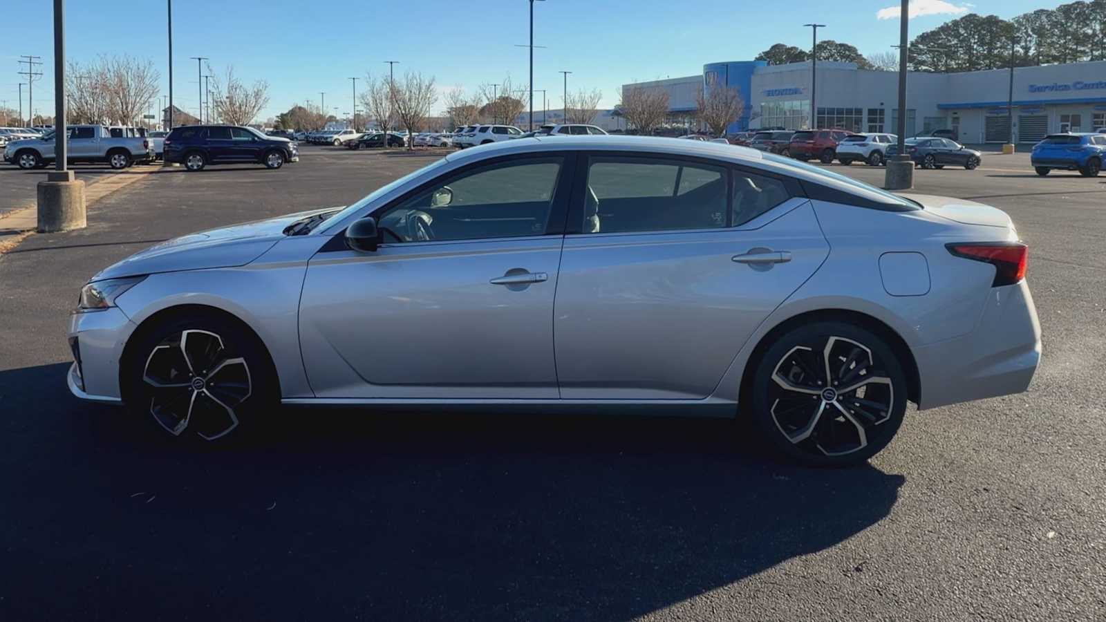 Thumbnail: 2023 Nissan Altima - 5