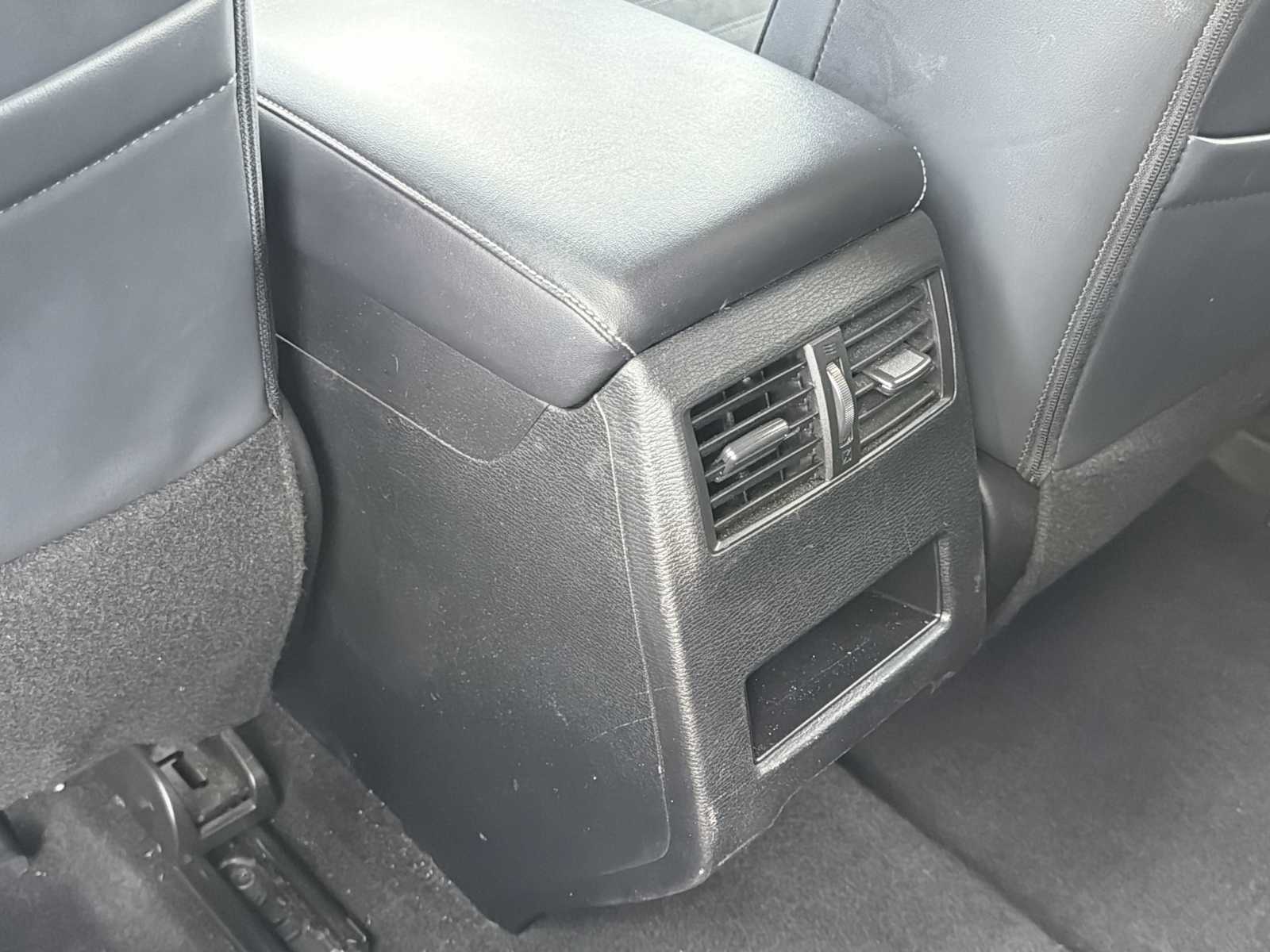 Thumbnail: 2024 Mitsubishi Outlander - 21