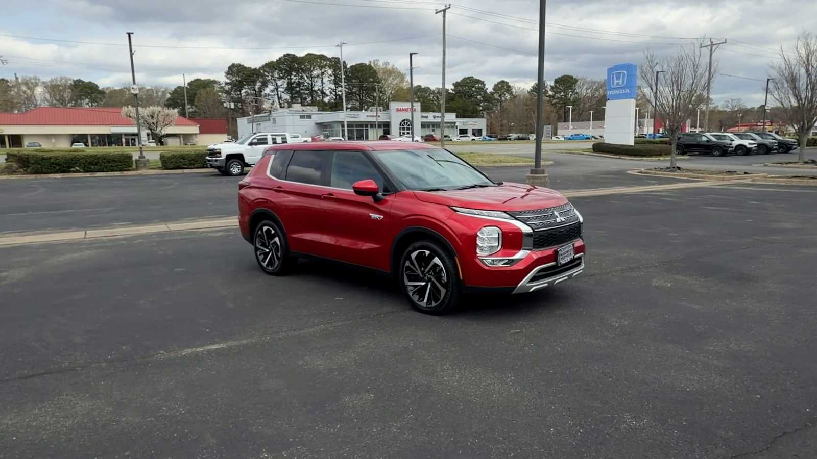 Thumbnail: 2024 Mitsubishi Outlander - 2