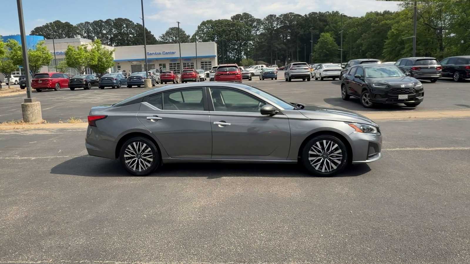 Thumbnail: 2024 Nissan Altima - 9