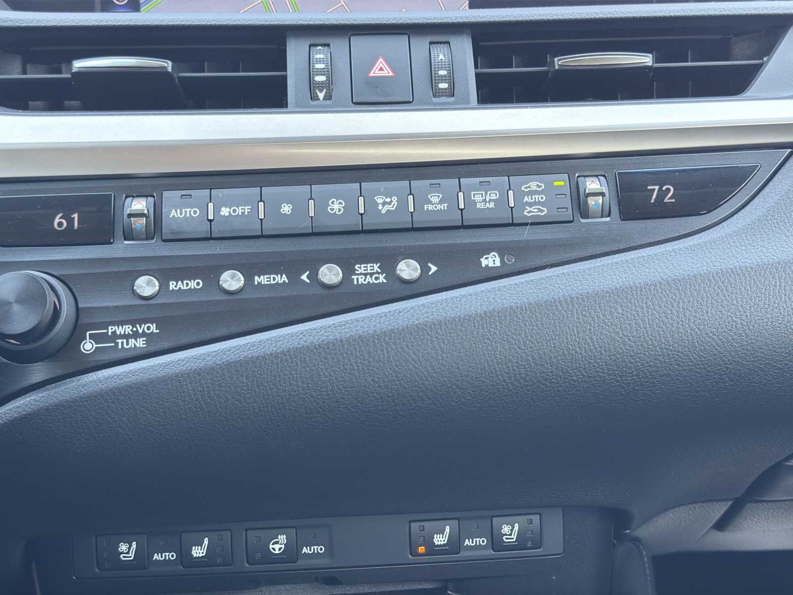 Thumbnail: 2019 Lexus ES - 17