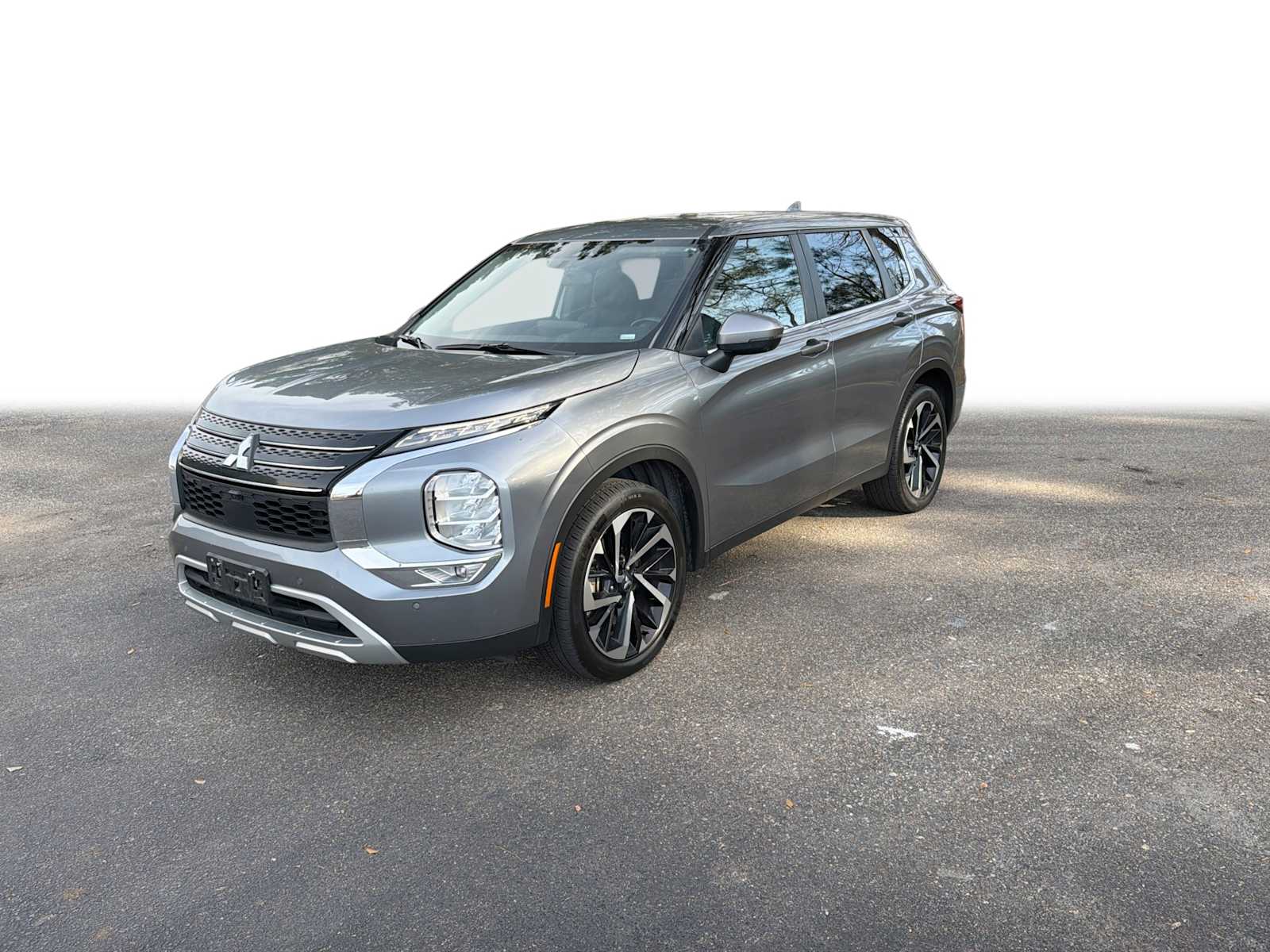 Thumbnail: 2024 Mitsubishi Outlander - 1