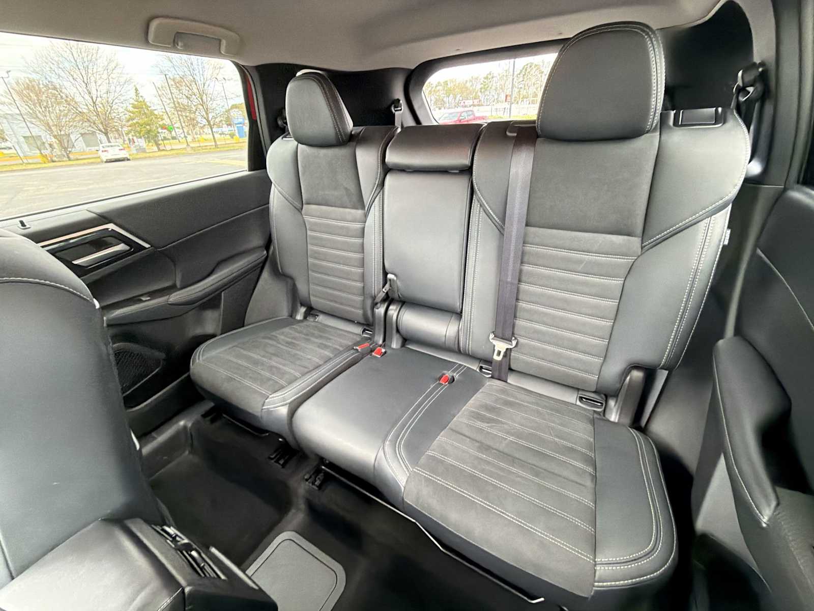 Thumbnail: 2024 Mitsubishi Outlander - 24