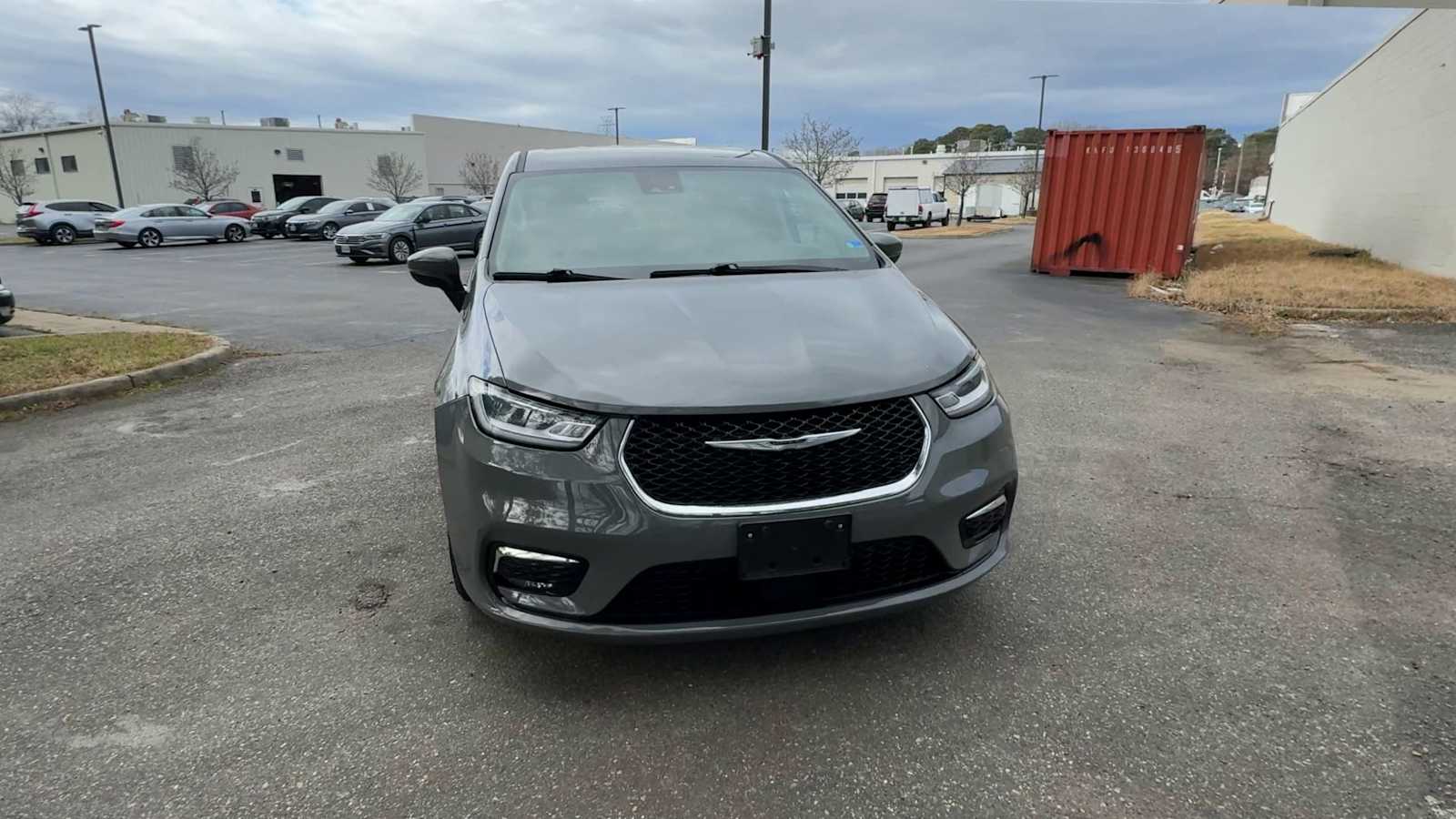 Thumbnail: 2023 Chrysler Pacifica - 3