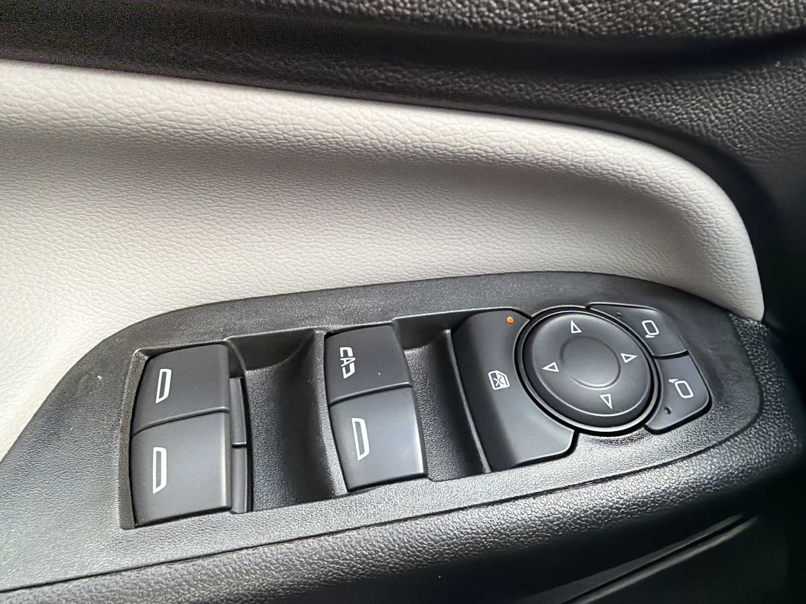 Thumbnail: 2021 Chevrolet Equinox - 15