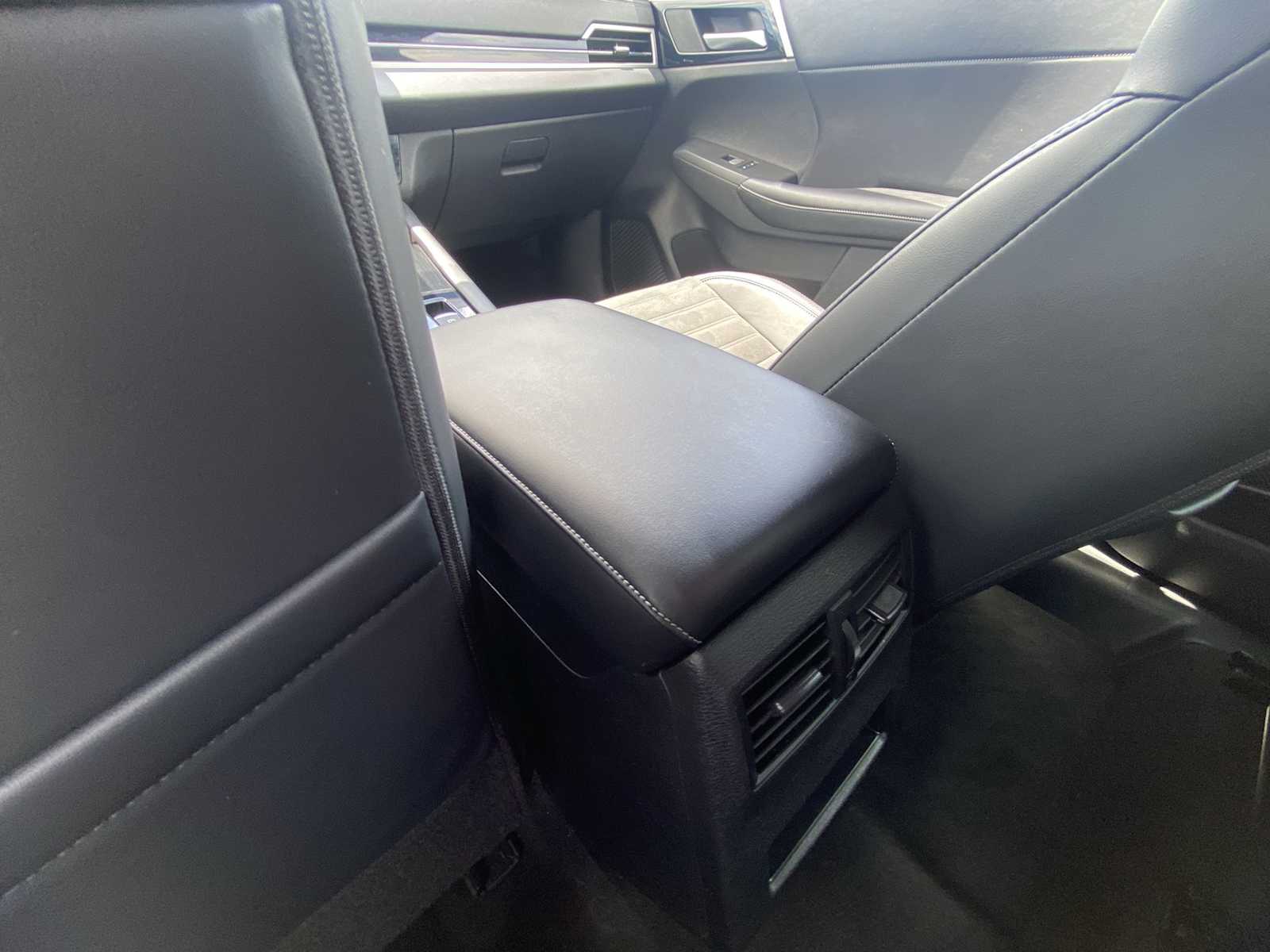 2023 Mitsubishi Outlander Black Edition 22