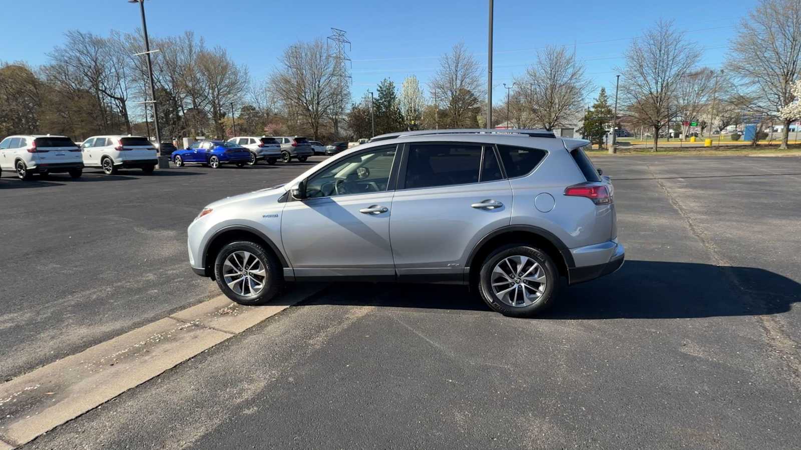 Thumbnail: 2018 Toyota RAV4 - 6