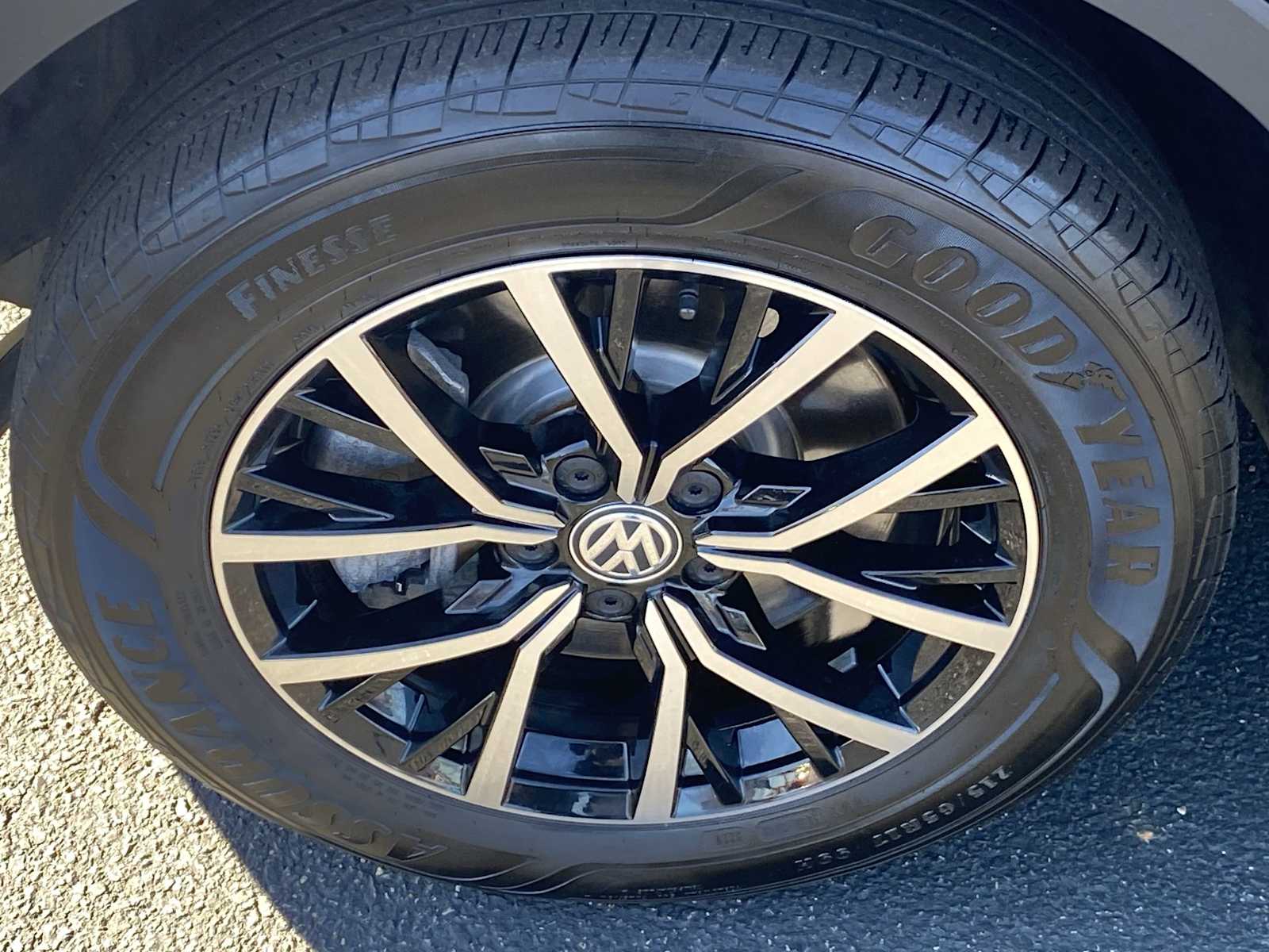 Thumbnail: 2021 Volkswagen Tiguan - 18