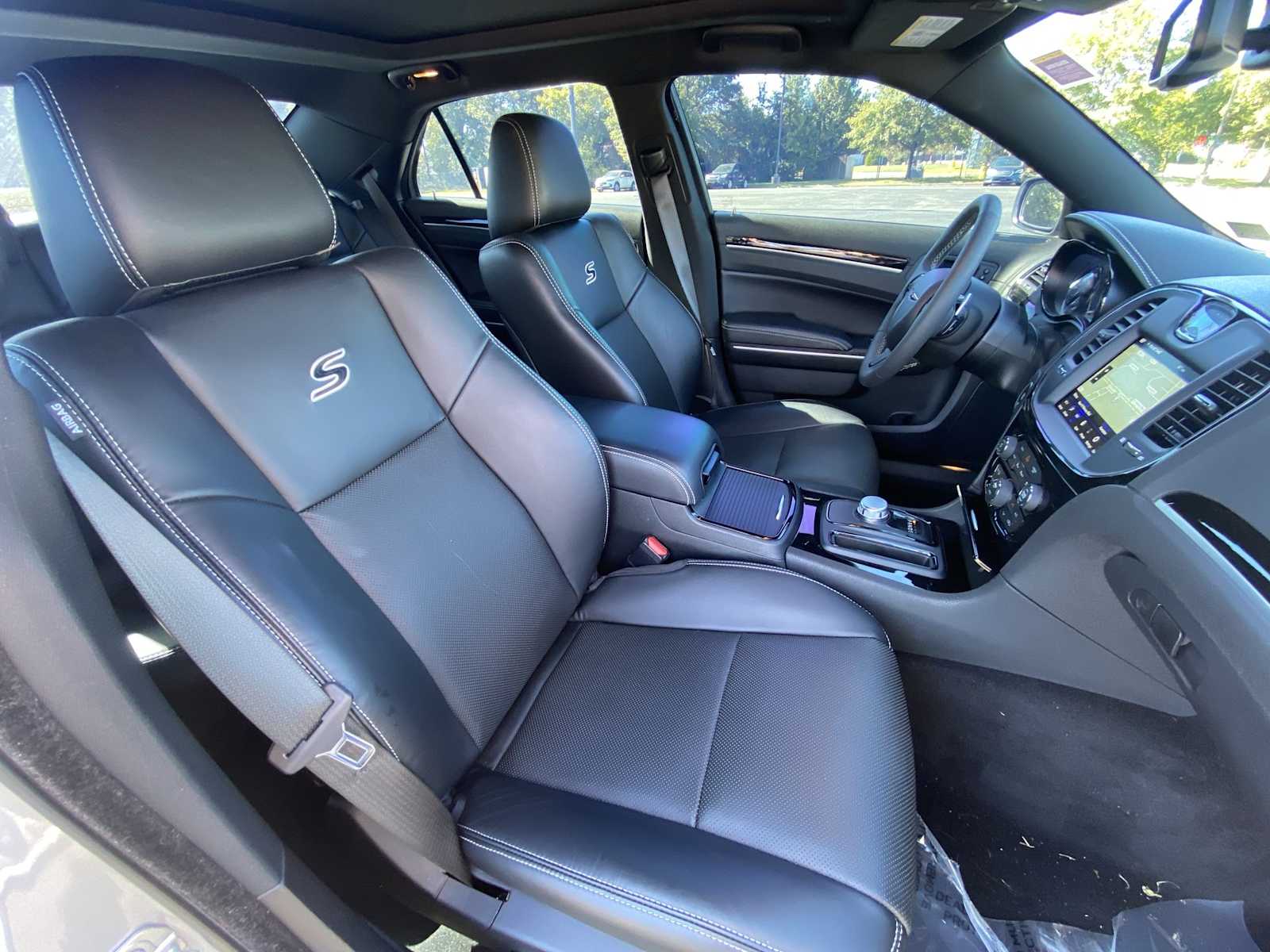 Thumbnail: 2023 Chrysler 300 - 25