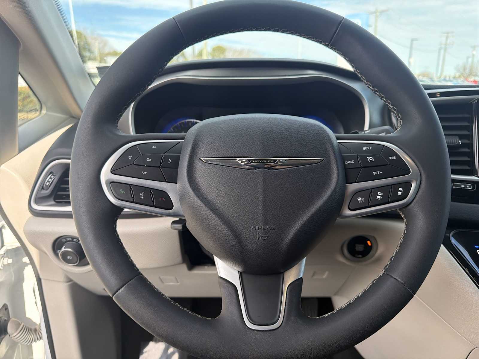 Thumbnail: 2023 Chrysler Pacifica - 11