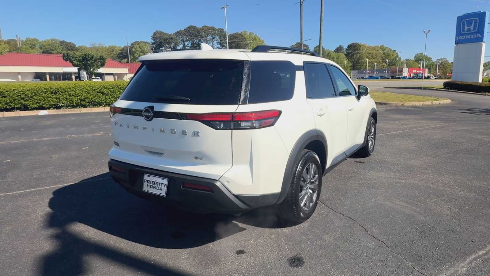 Thumbnail: 2024 Nissan Pathfinder - 8