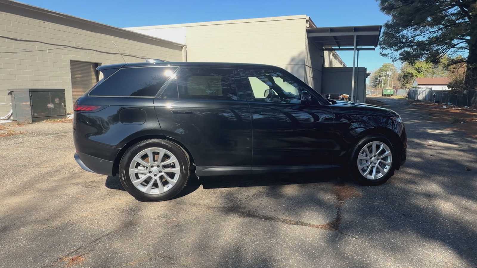 Thumbnail: 2025 Land Rover Range Rover Sport - 9