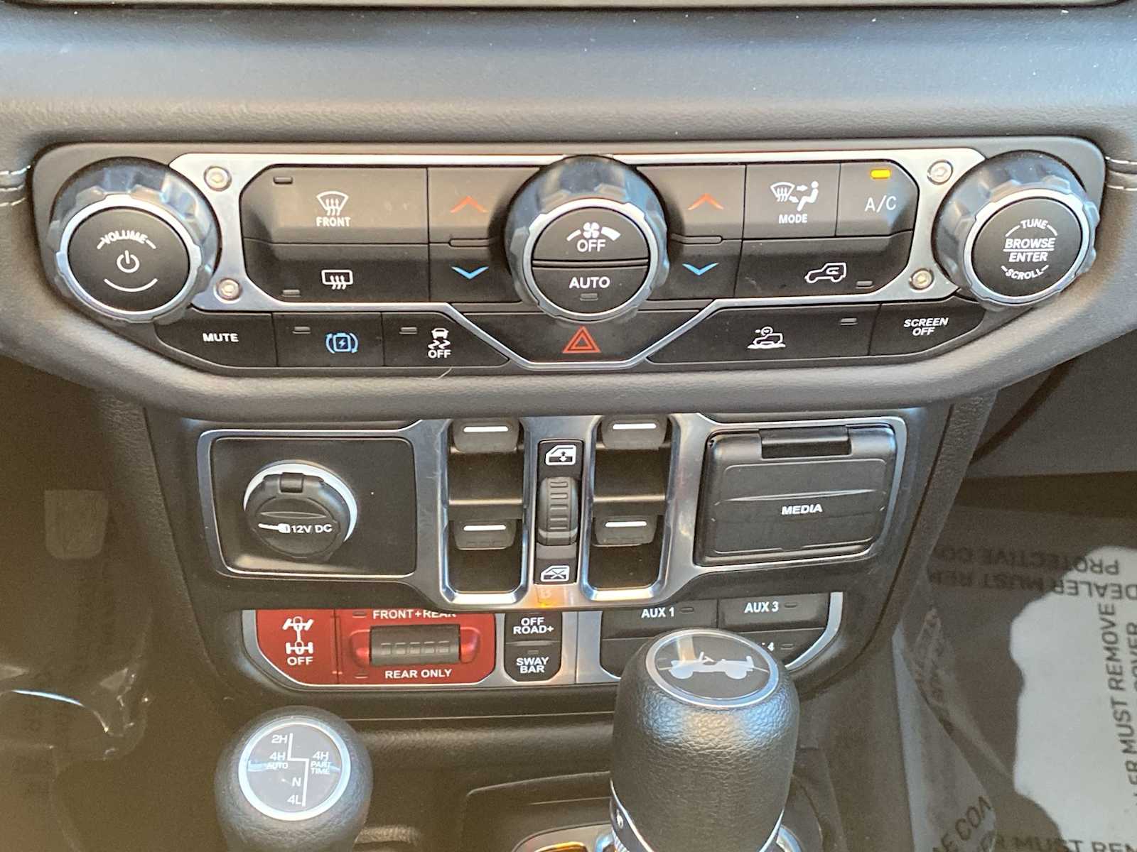 Thumbnail: 2024 Jeep Wrangler - 16