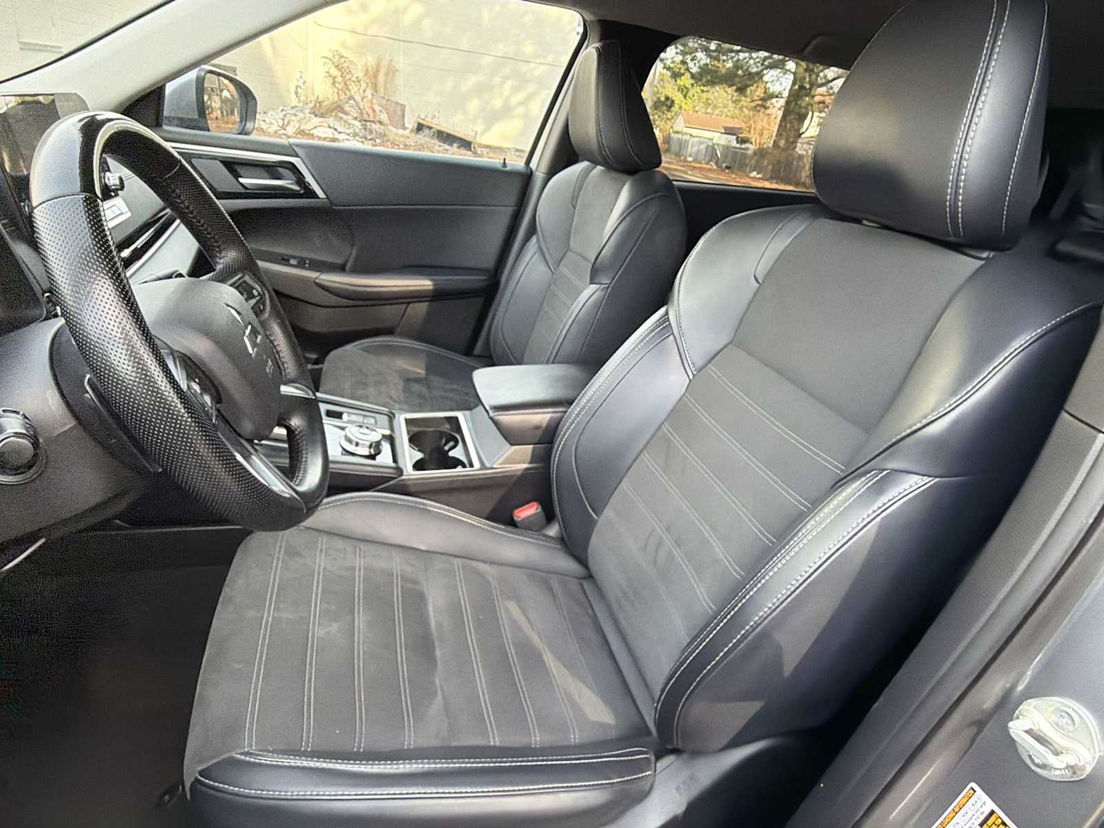 Thumbnail: 2024 Mitsubishi Outlander - 13