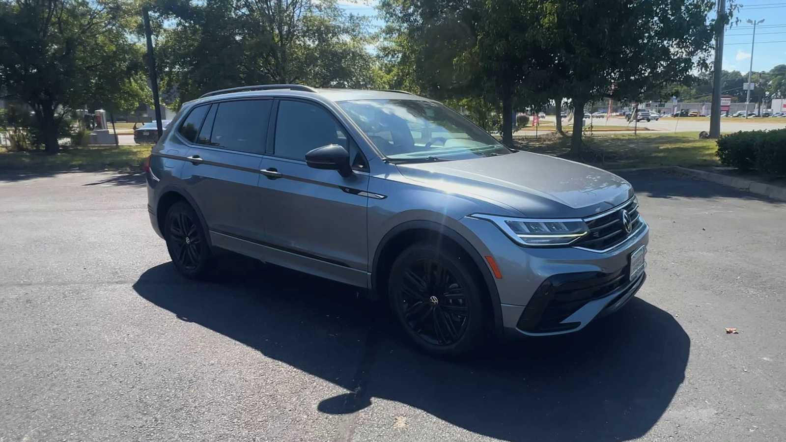 Thumbnail: 2022 Volkswagen Tiguan - 2