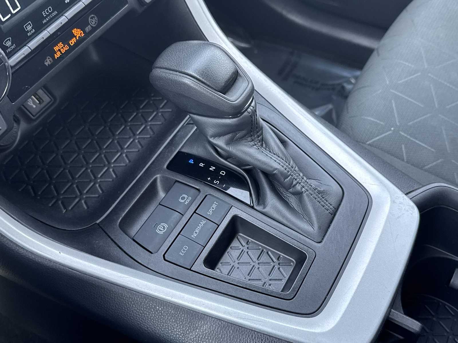 Thumbnail: 2024 Toyota RAV4 - 20