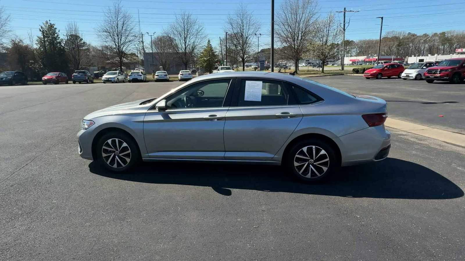 Thumbnail: 2024 Volkswagen Jetta - 8