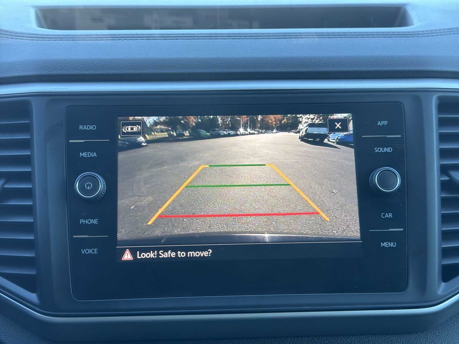 Thumbnail: 2021 Volkswagen Atlas - 24