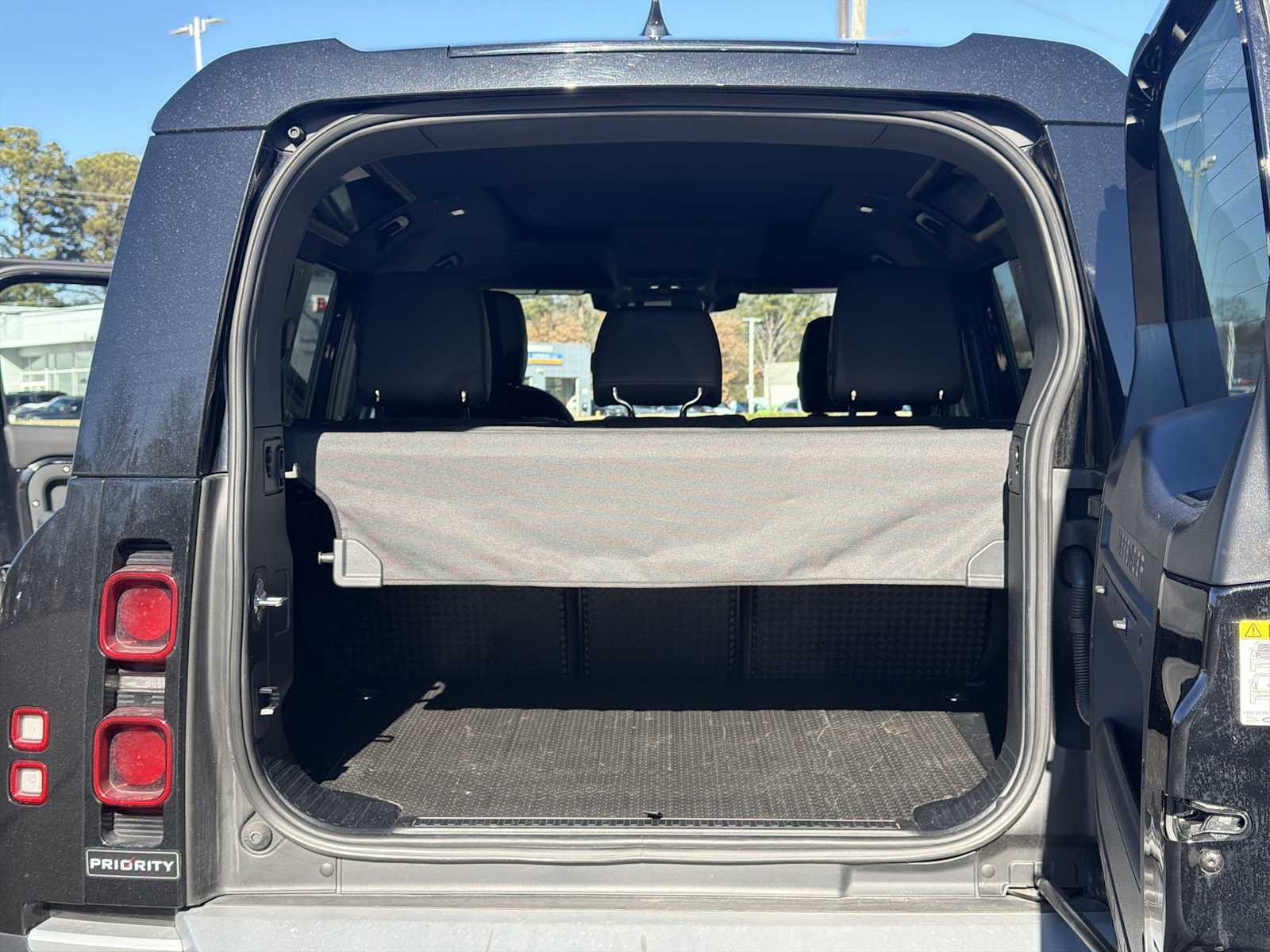 Thumbnail: 2025 Land Rover Defender - 21