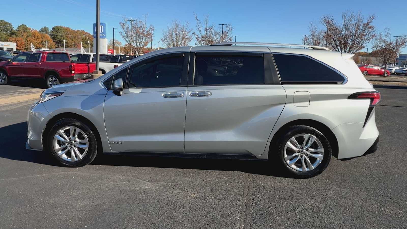 Thumbnail: 2021 Toyota Sienna - 5