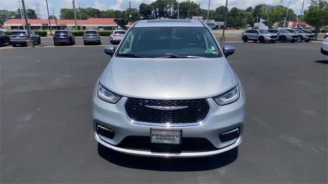 Thumbnail: 2023 Chrysler Pacifica - 3