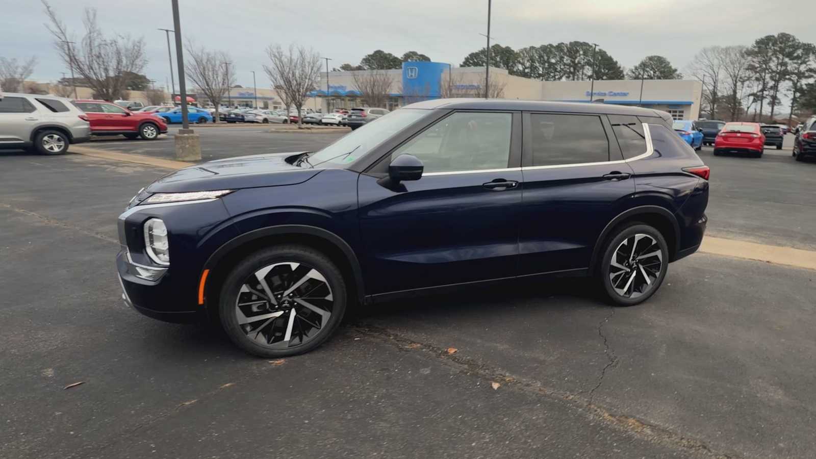 Thumbnail: 2024 Mitsubishi Outlander - 4