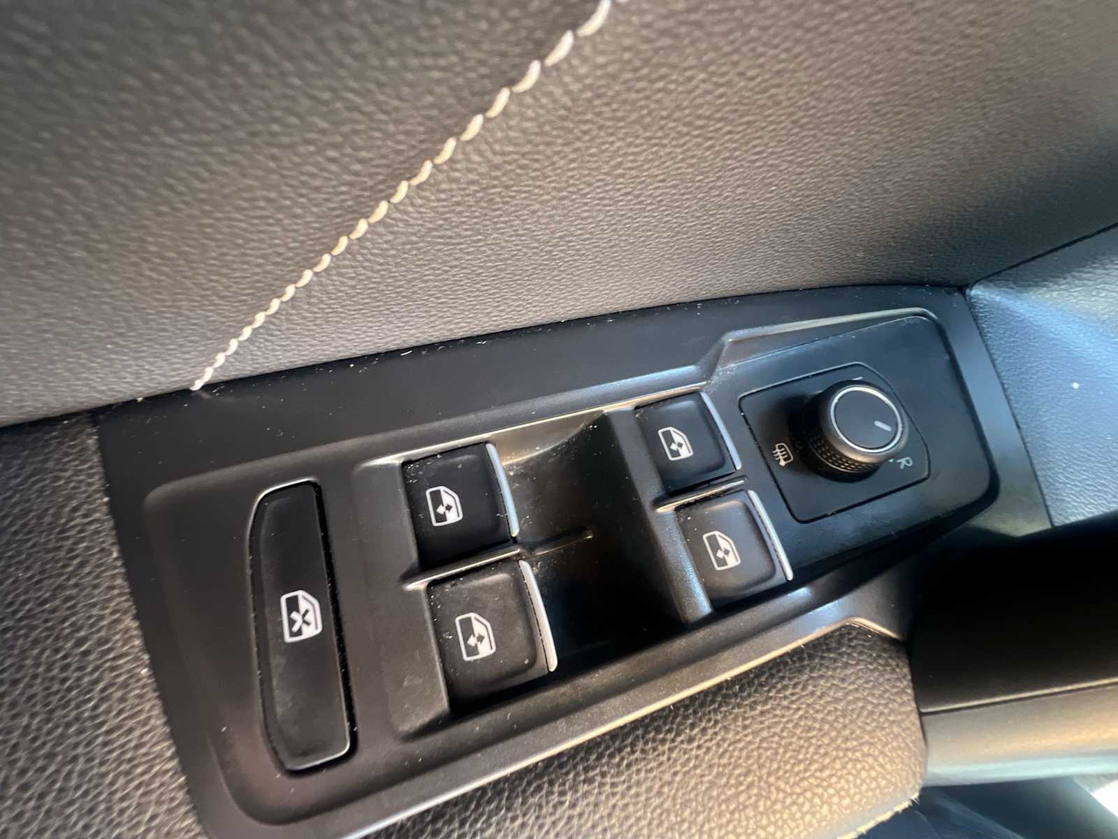 Thumbnail: 2022 Volkswagen Tiguan - 15