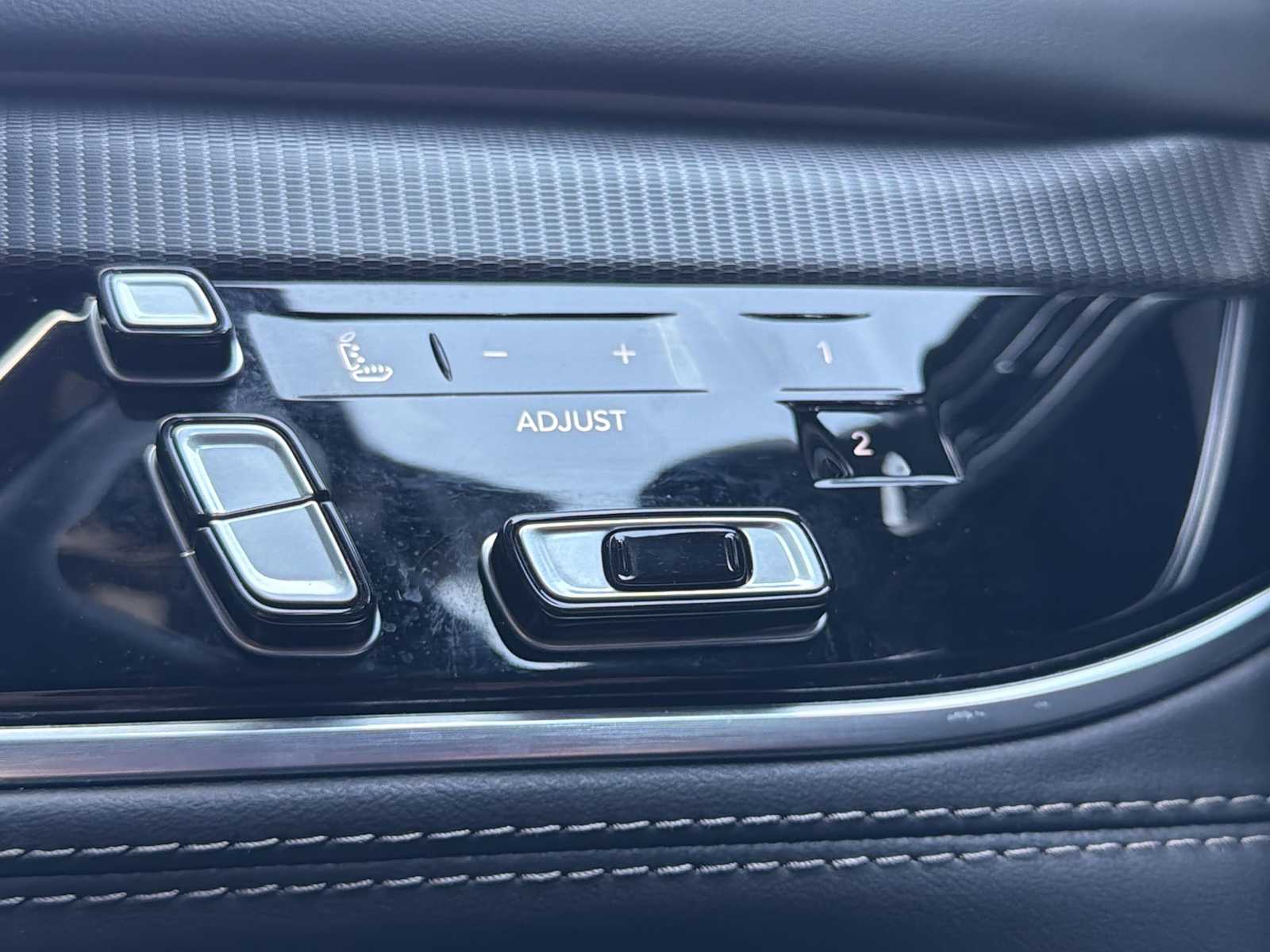 Thumbnail: 2024 Jeep Grand Wagoneer L - 14