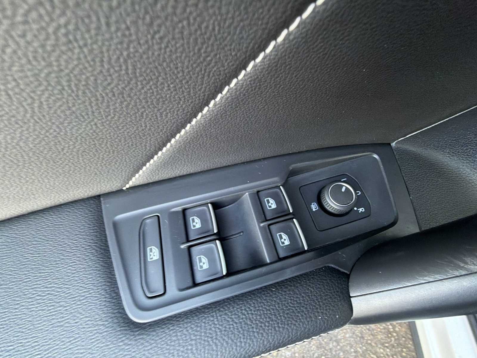 Thumbnail: 2022 Volkswagen Tiguan - 15