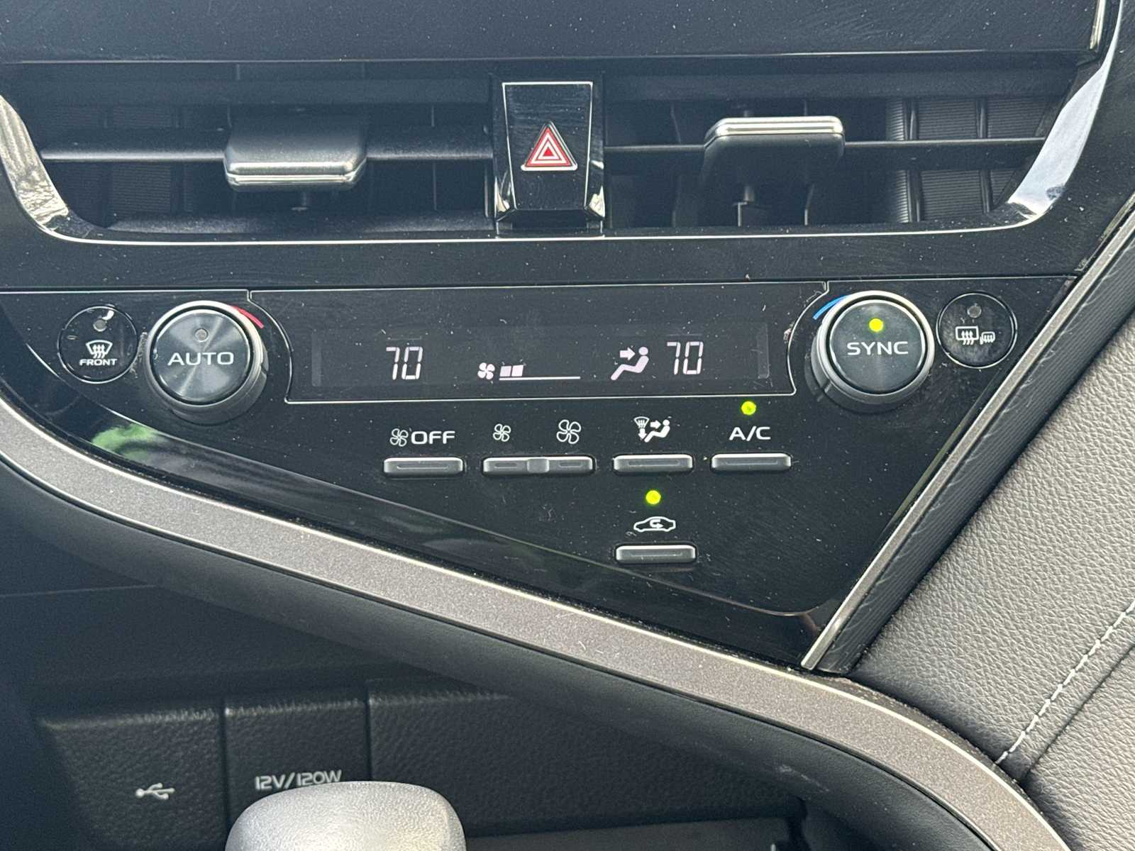 Thumbnail: 2022 Toyota Camry - 16