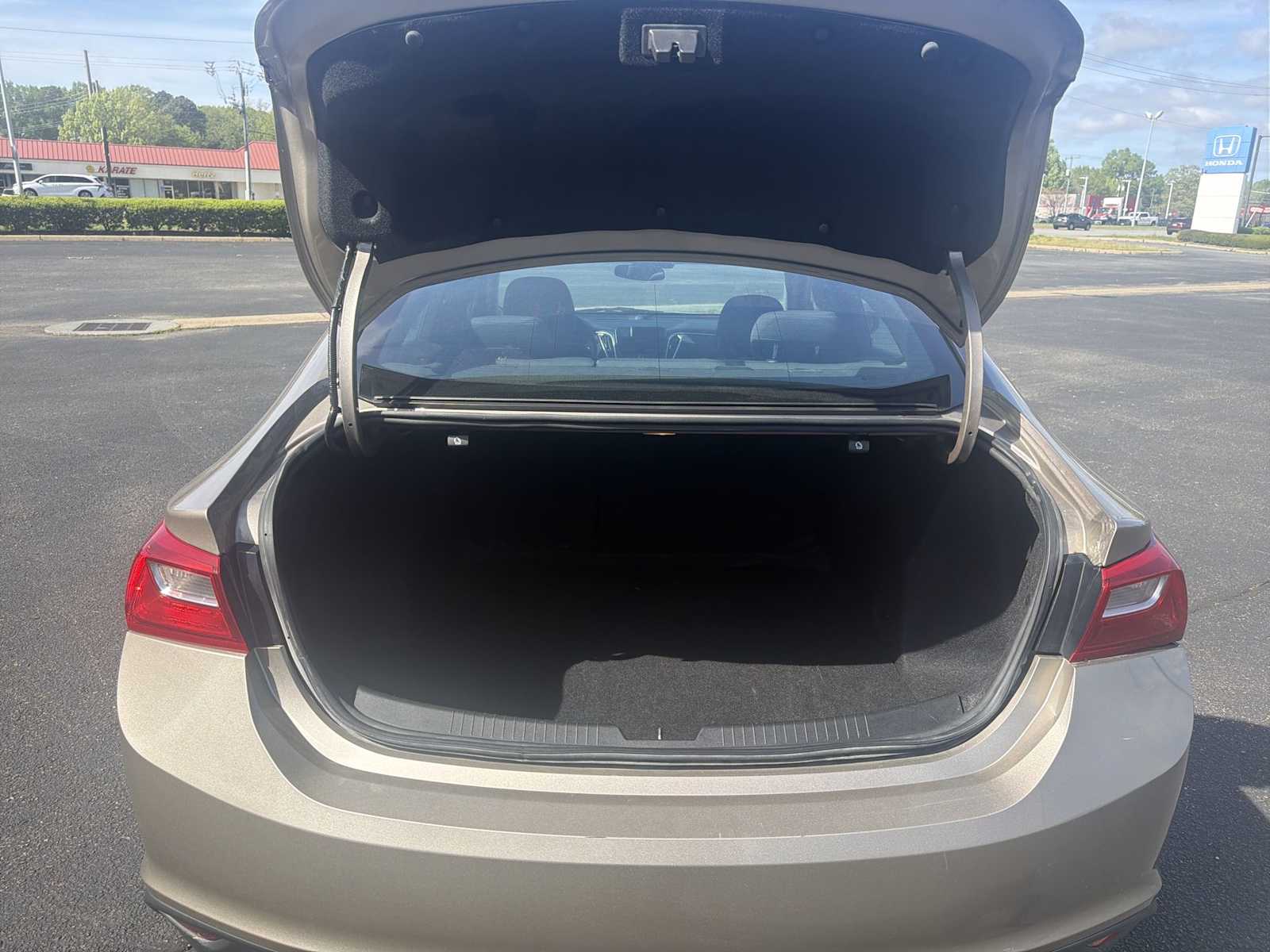 Thumbnail: 2023 Chevrolet Malibu - 19