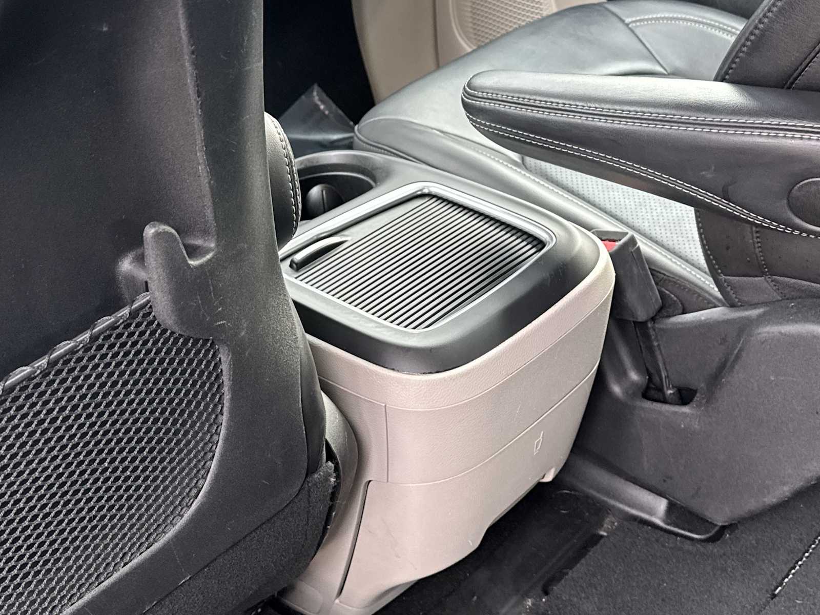 Thumbnail: 2023 Chrysler Pacifica - 21