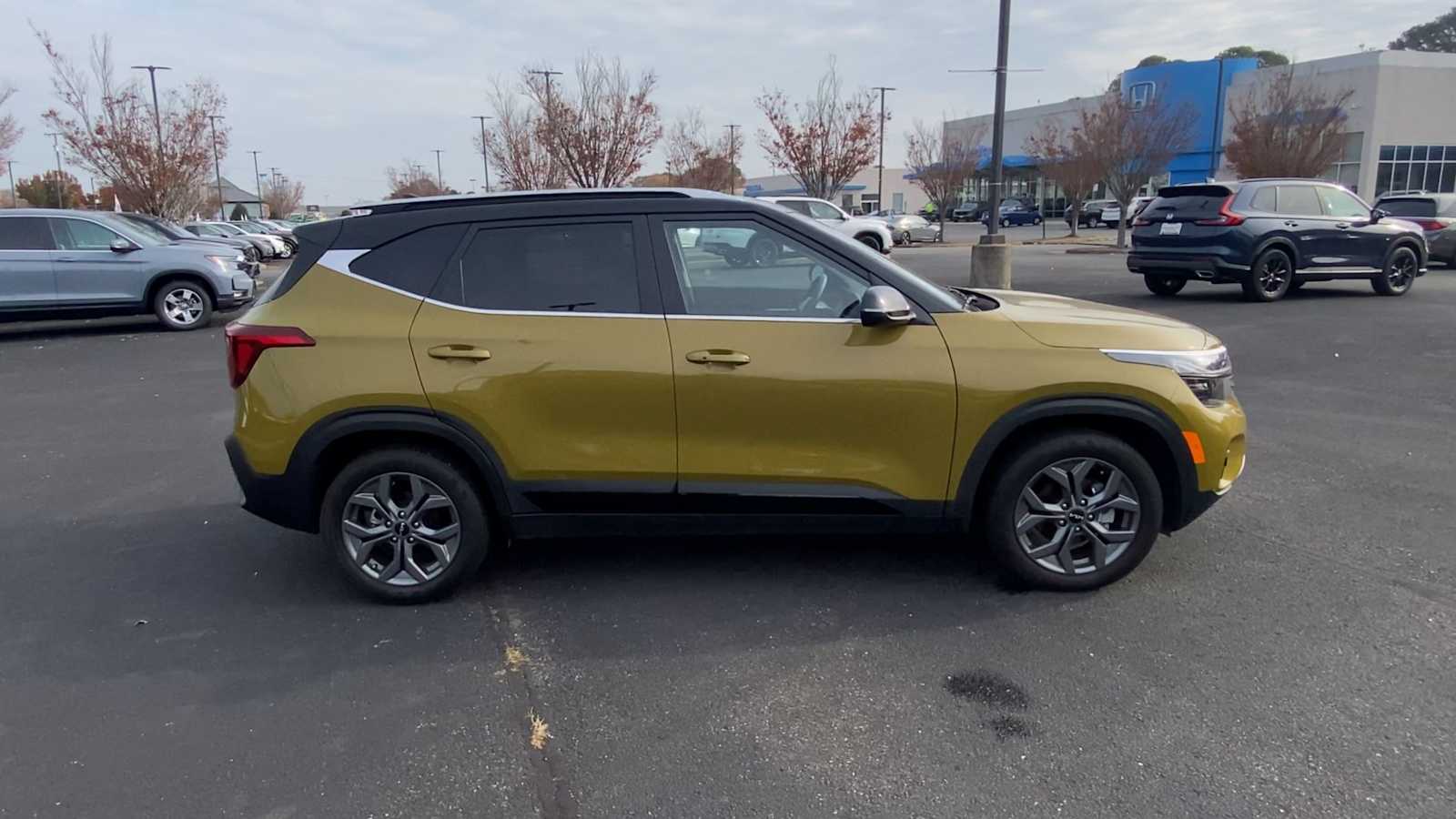 Thumbnail: 2024 Kia Seltos - 9