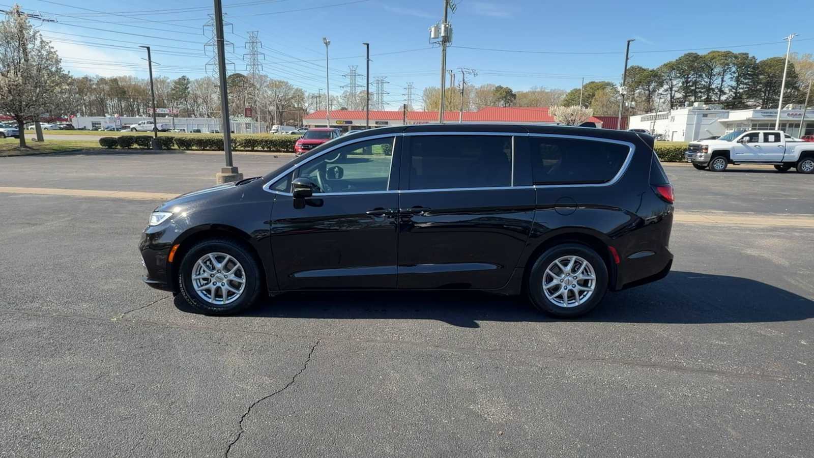 Thumbnail: 2025 Chrysler Pacifica - 5