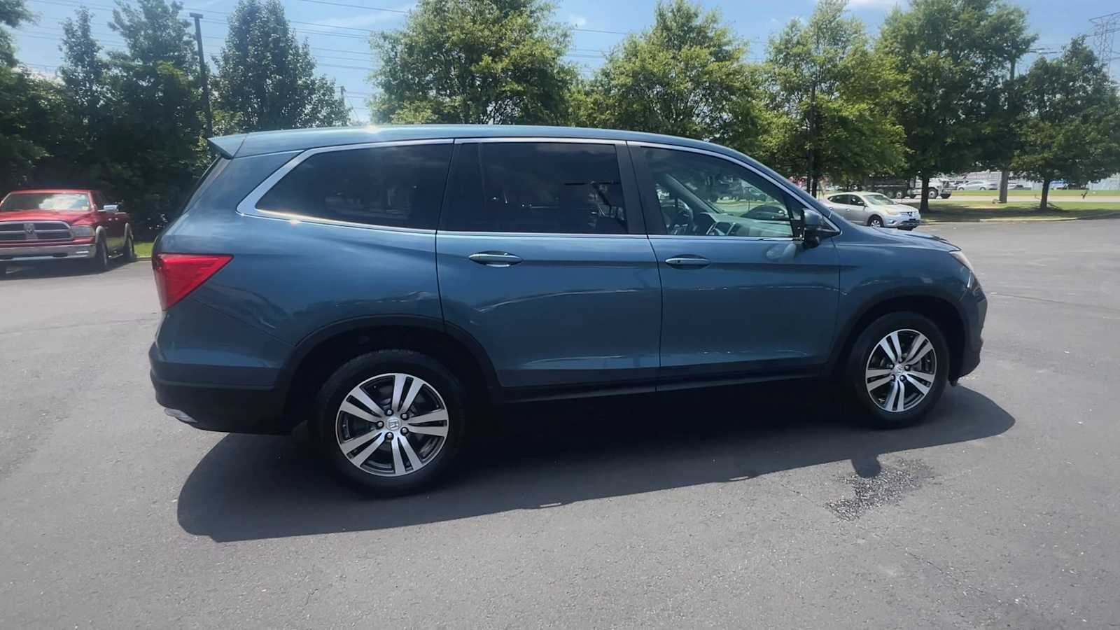 Thumbnail: 2018 Honda Pilot - 9