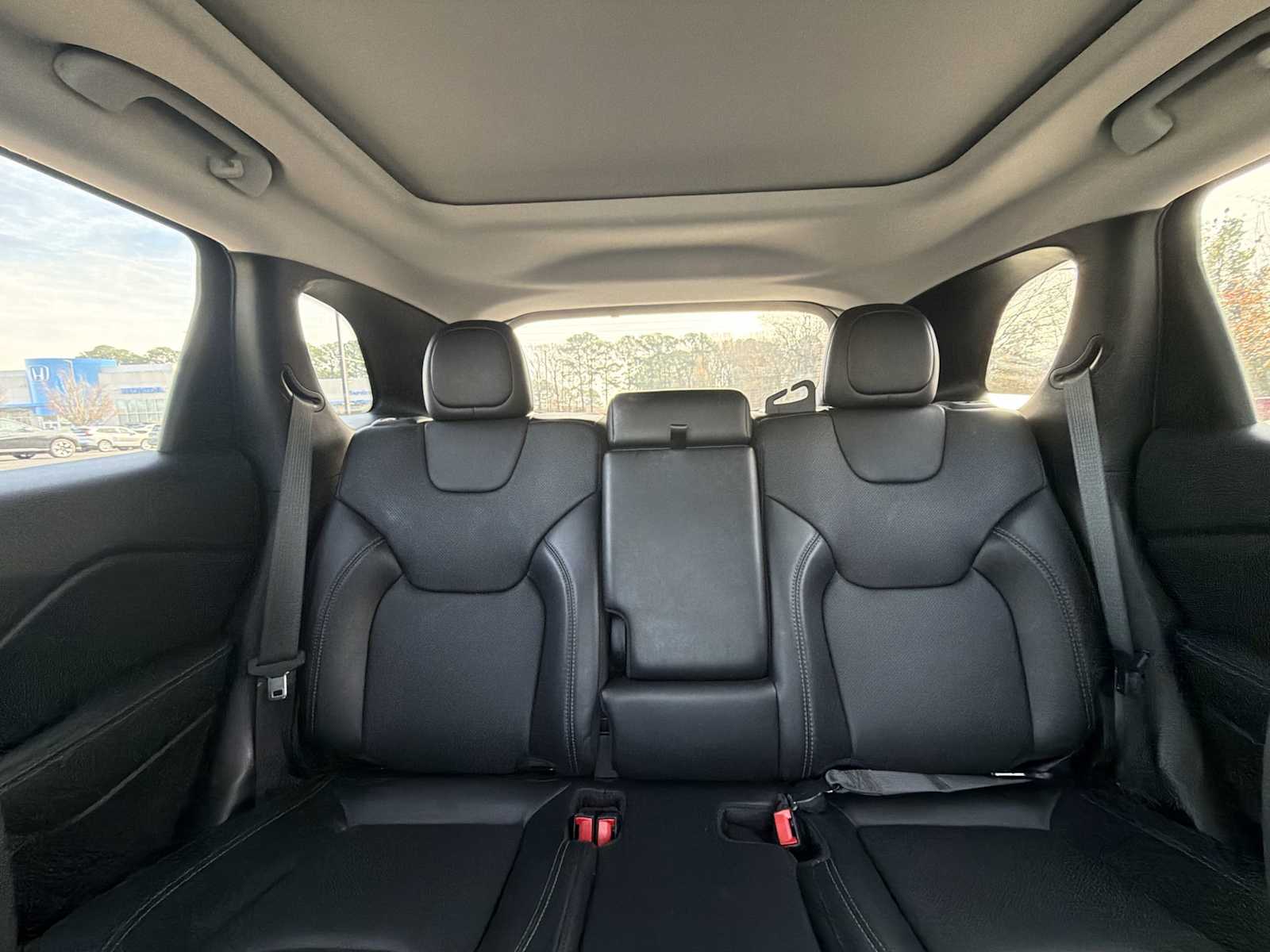 Thumbnail: 2021 Jeep Cherokee - 25