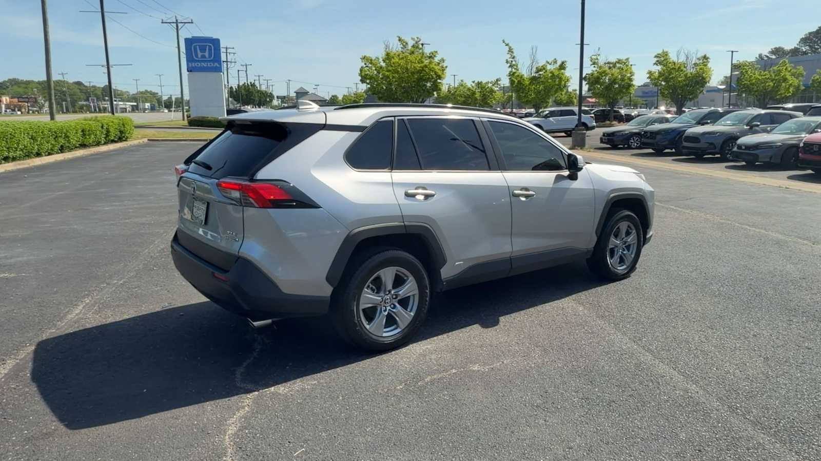 Thumbnail: 2023 Toyota RAV4 - 8