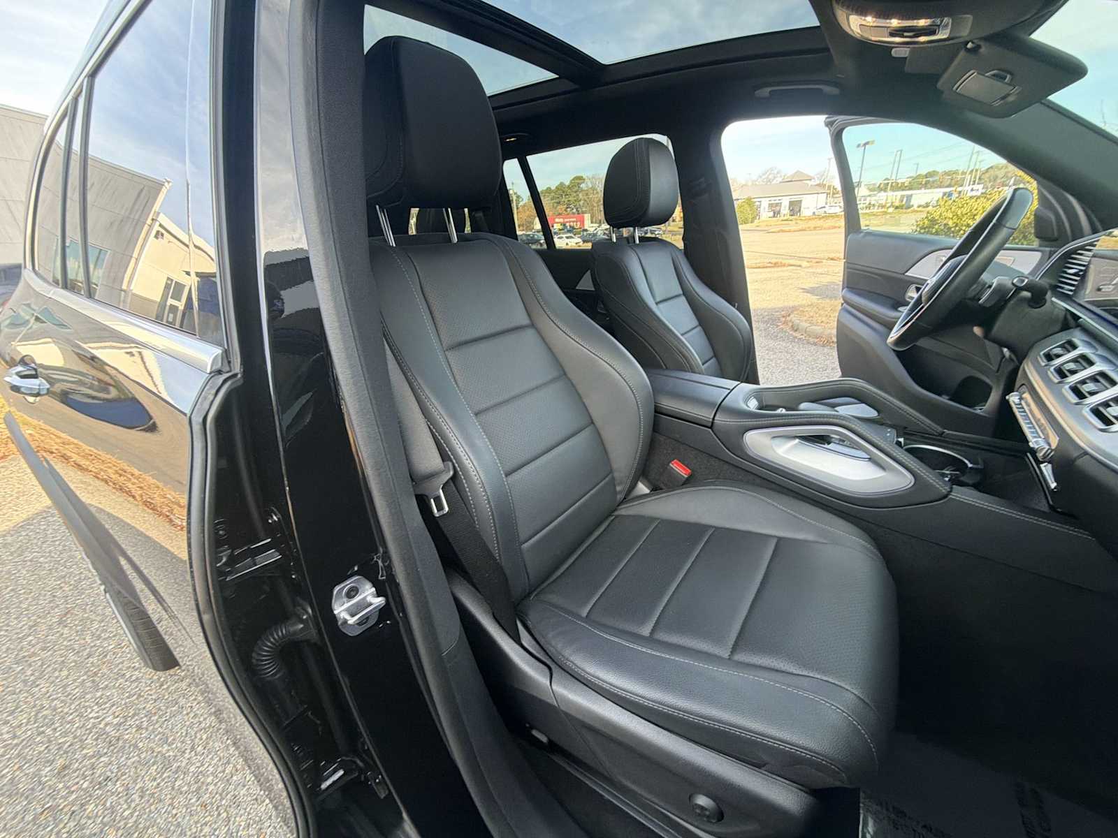 Thumbnail: 2024 Mercedes-Benz GLS - 28