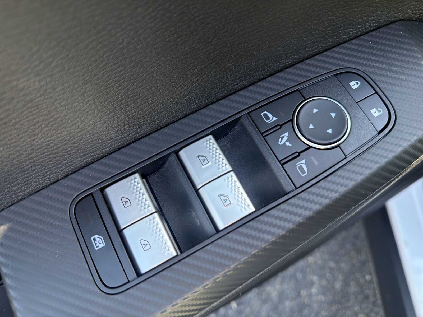 Thumbnail: 2024 Mitsubishi Outlander - 15
