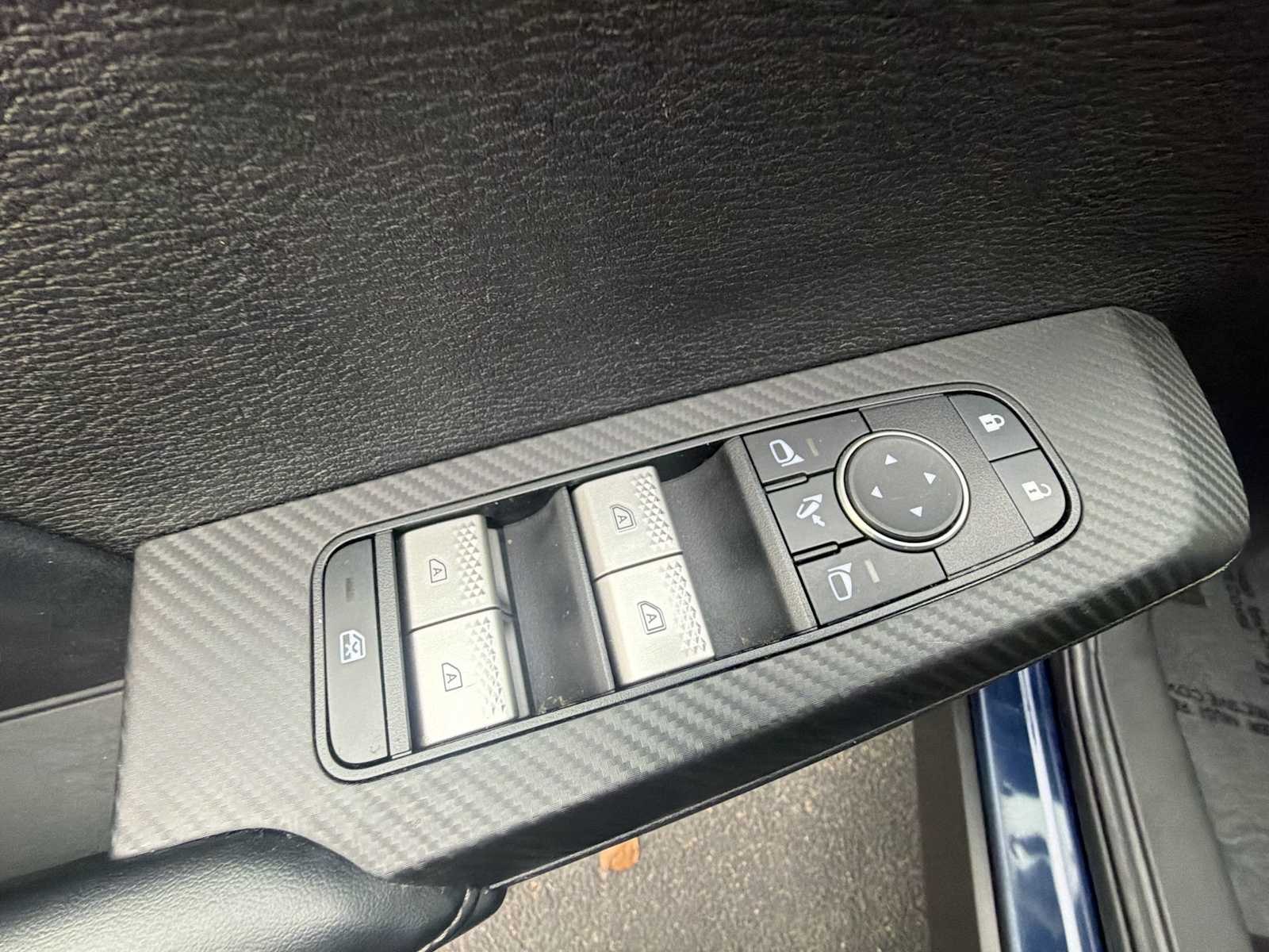 Thumbnail: 2024 Mitsubishi Outlander - 15