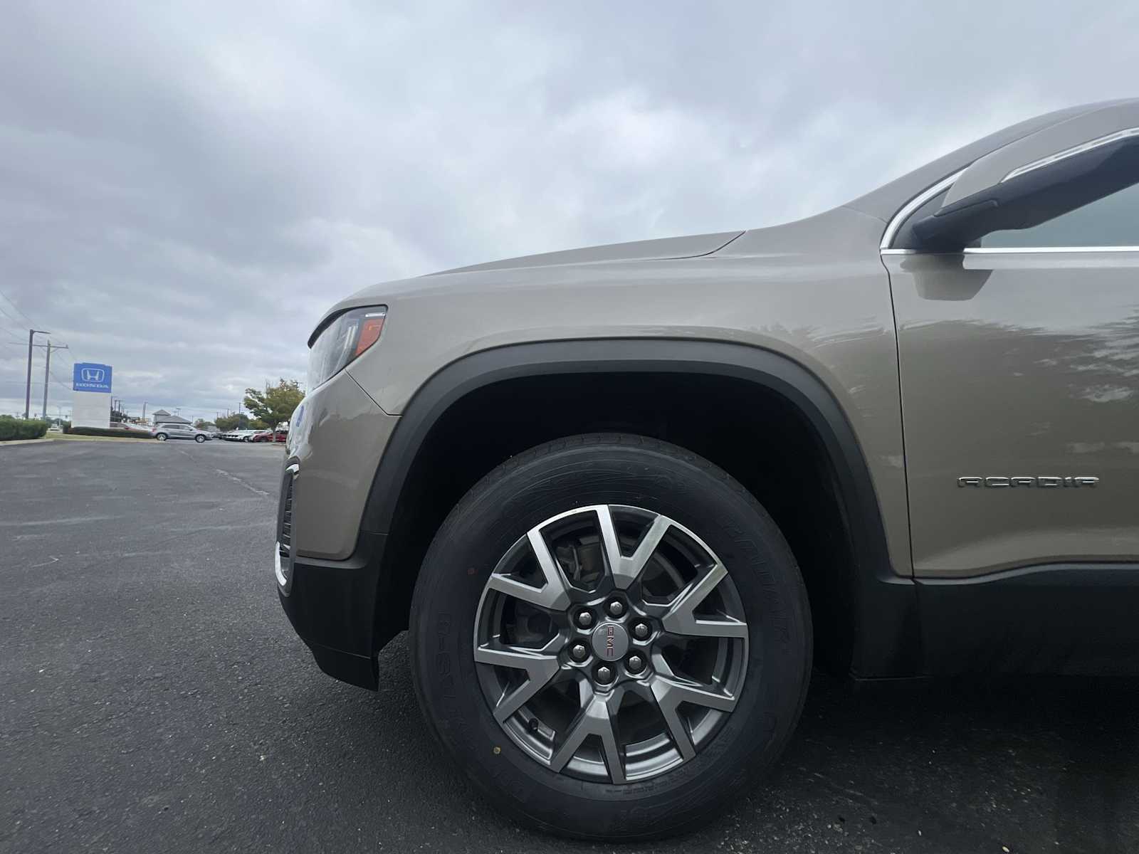 Thumbnail: 2023 GMC Acadia - 18