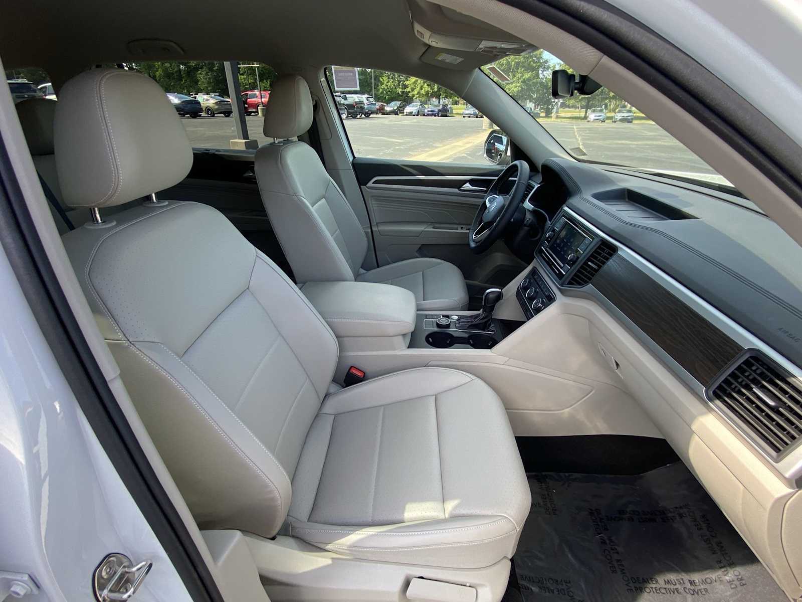 Thumbnail: 2022 Volkswagen Atlas - 25