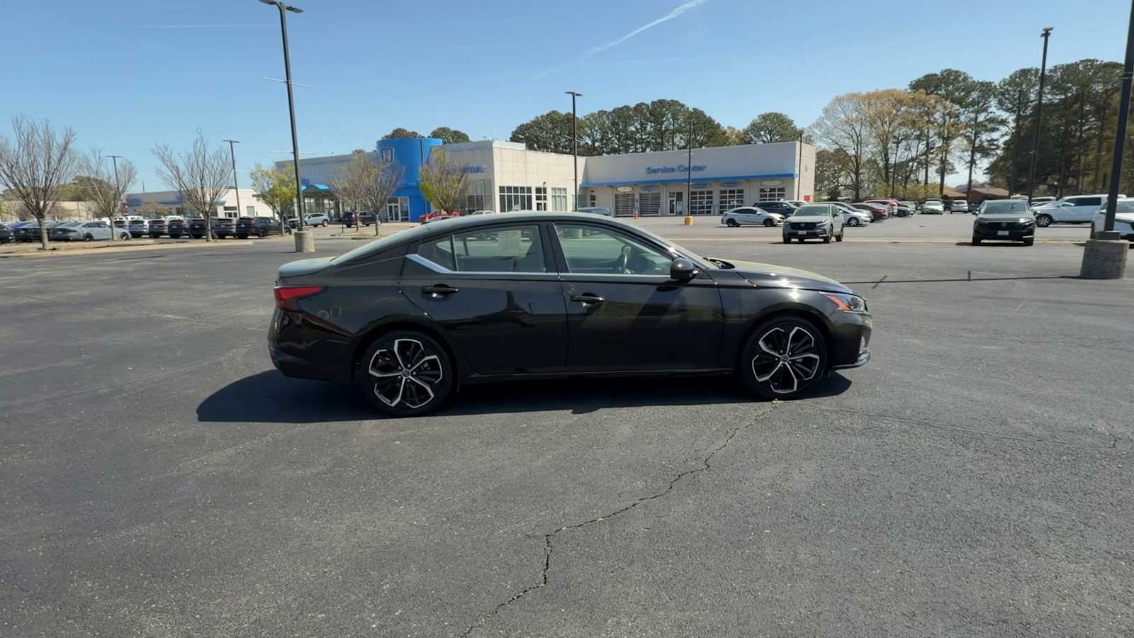 Thumbnail: 2024 Nissan Altima - 9