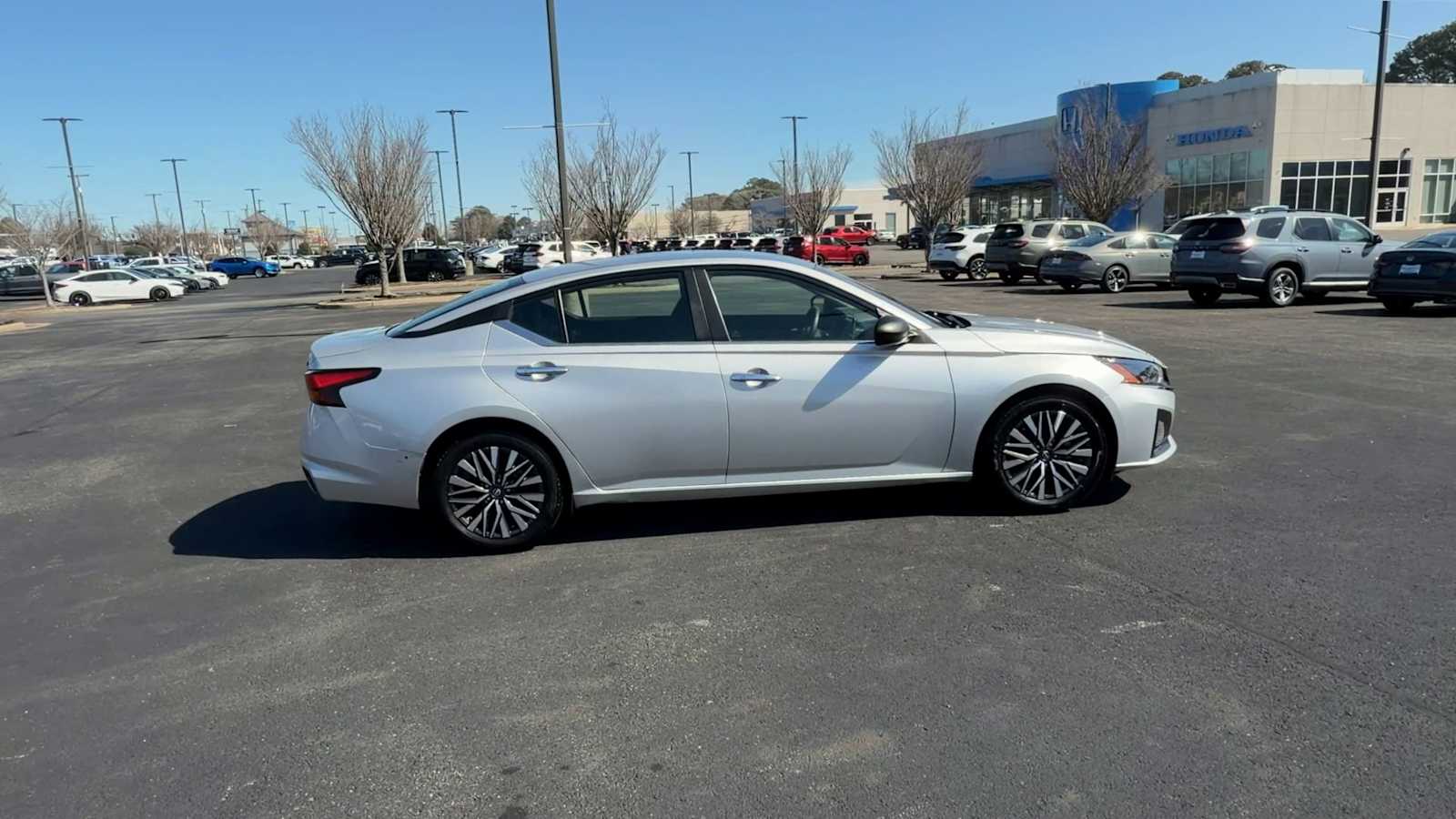 Thumbnail: 2024 Nissan Altima - 9